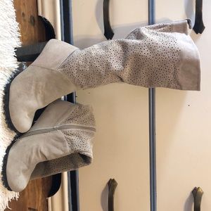 COPY - Suede boot never been worn